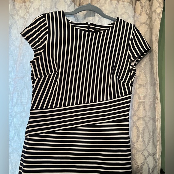 Banana Republic Navy Blue and White Sheath Dress with Ruched Wrap - Picture 2 of 5